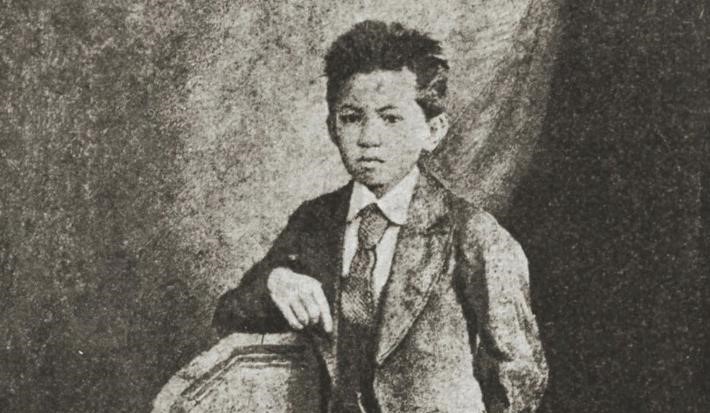 biographical essay that compare rizal early childhood